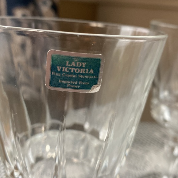 Set of 8 Lady Victoria Crystal Stemware. - Picture 2 of 5